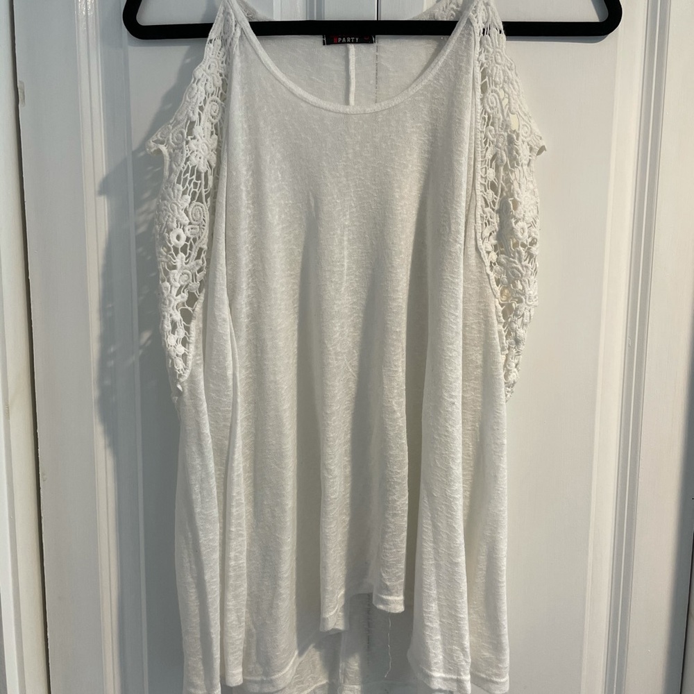 Flowy fashion top with detailed sleeves